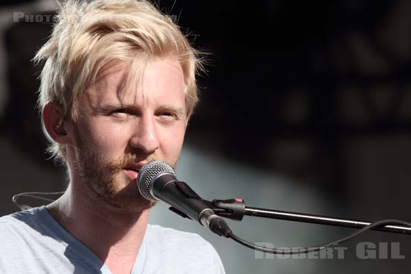 EWERT AND THE TWO DRAGONS - 2012-07-22 - PARIS - Parvis de l'Hotel de Ville - 